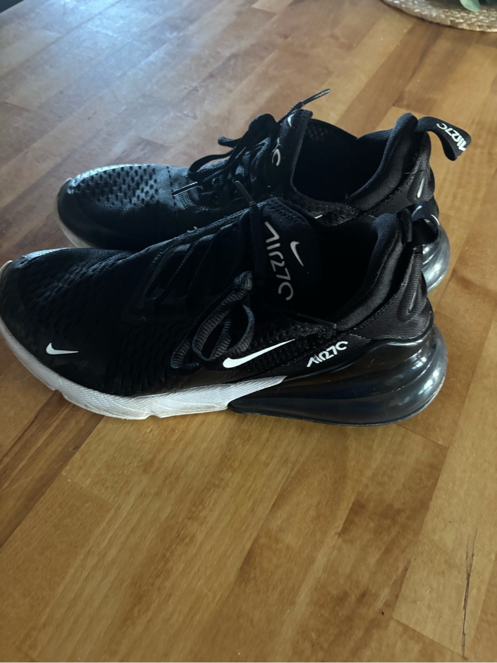 Nike womens Air Max 270 Black and White Sneakers- size 10